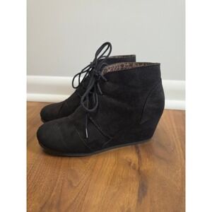 Excellent UNR8ED Sandy2 Wedge Booties 8 Black Faux Suede Lace Up Ankle Boots